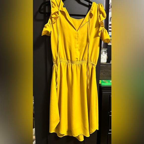 RW&CO open shoulder yellow dress - 5 for $25 for items marked with ⭐️ - Picture 2 of 3